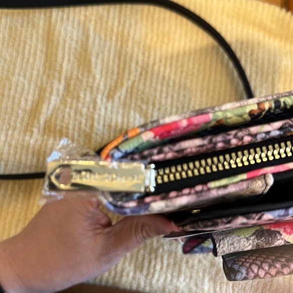 Betsy Johnson Floral Crossbody Multicolor Bag. Brand New - Picture 15 of 15
